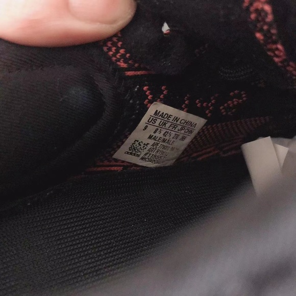 Adidas Yeezy Boost 350 V2 Black/Red - Picture 7 of 8